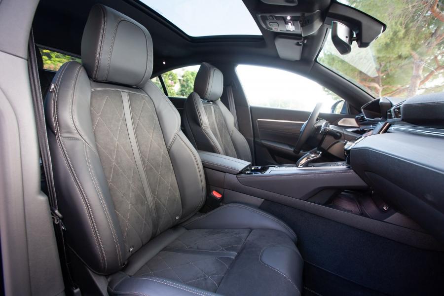 Интерьер Peugeot 508 2018 года  (WW) (фото 8 из 36)